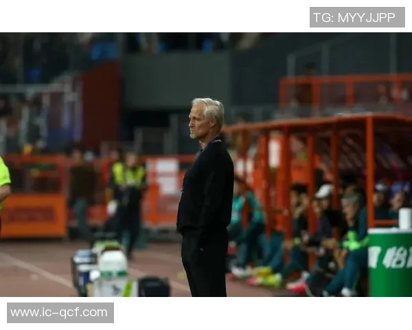 足球明星归队引发热议球迷期待新赛季精彩表现 足球明星归队引发热议球迷期待新赛季精彩表现